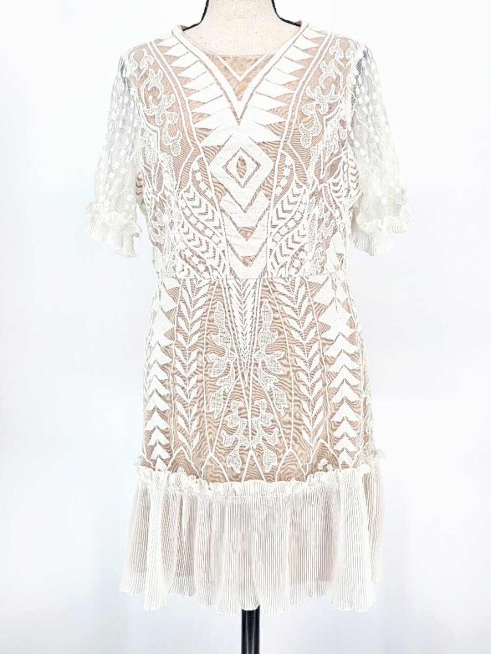BaeVely Chole Ivory Embroidered Lace Ruffle Boho Mini Dress Medium